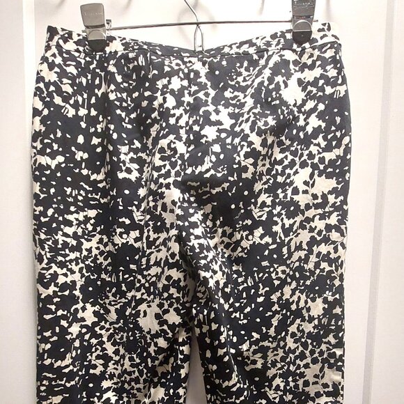 COLDWATER CREEK Women's Black and White Floral Capri Pants w/Pockets - Sz 12 - Picture 6 of 13